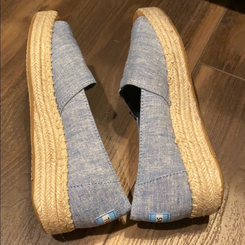 Toms - Picture 5 of 5